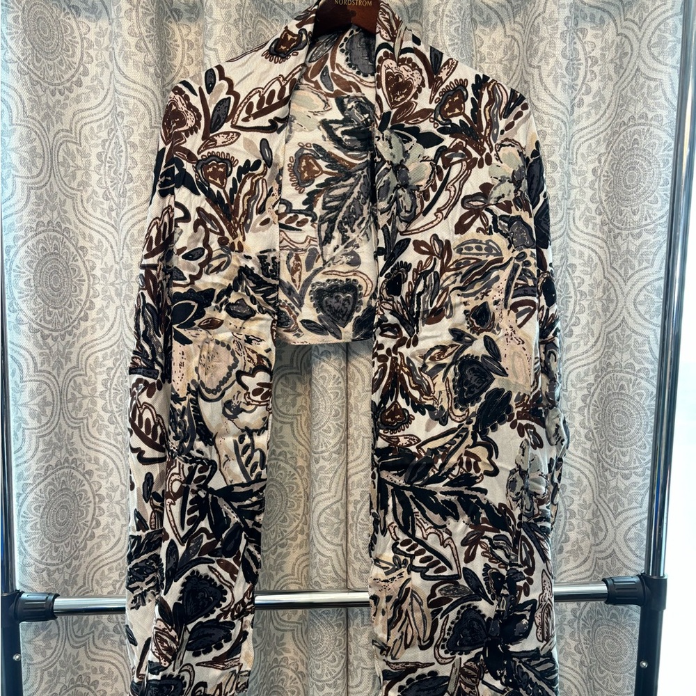 Women’s shawl/scarf